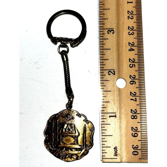 Masonic Vintage Brass 3D Raised Altar Freemason Key Chain 1970s Masons Ring A474 - Picture 7 of 8
